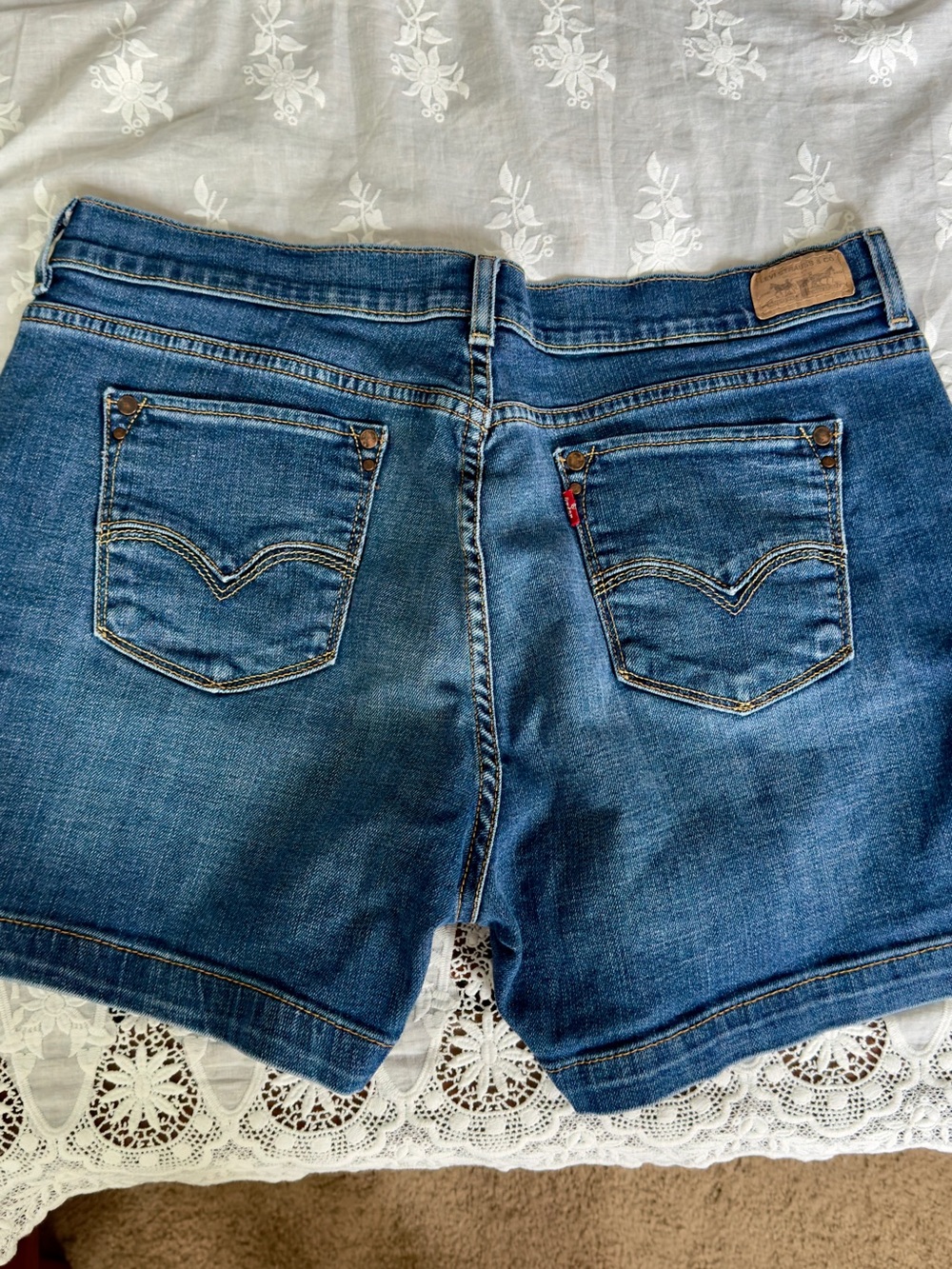 Levi's Women's 515 Dark Blue Denim Jean Shorts size 12 - Picture 2 of 7